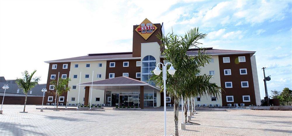 Hotel 10 Dourados Bagian luar foto