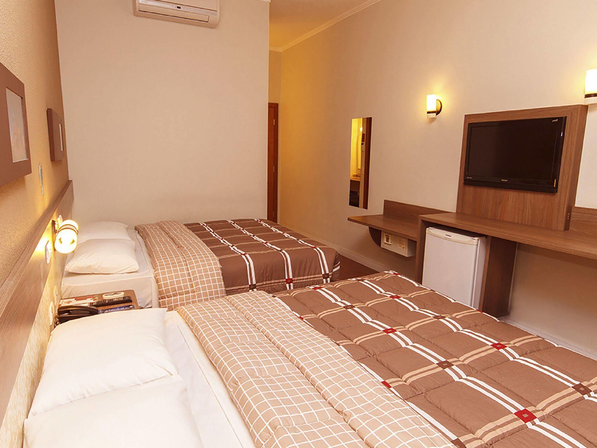 Hotel 10 Dourados Bagian luar foto