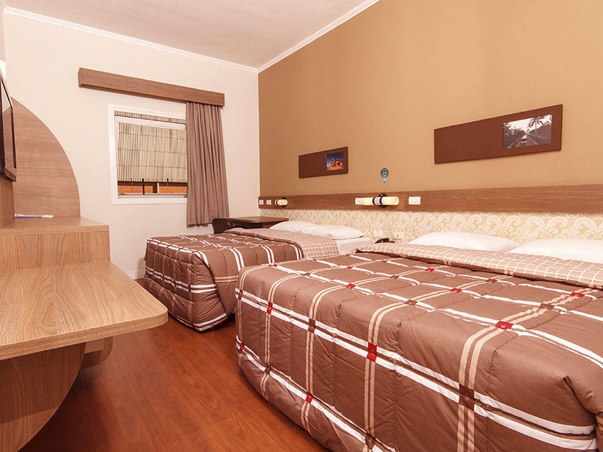 Hotel 10 Dourados Bagian luar foto