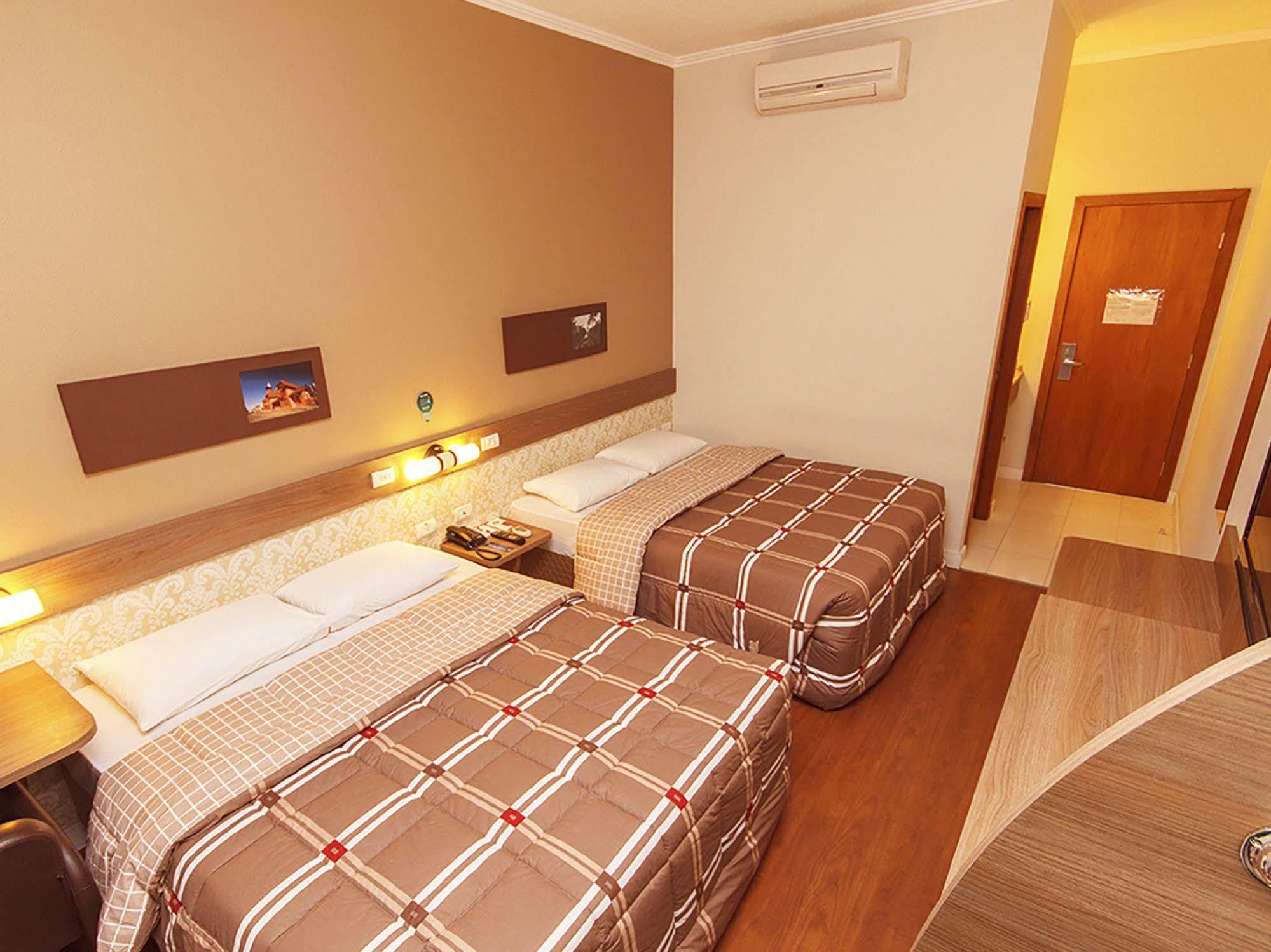 Hotel 10 Dourados Bagian luar foto